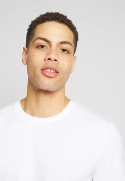 Soldes Pier One 3 PACK - T-shirt basique t-shirts col rond homme 21 Soldes Pier One 3 PACK - T-shirt basique t-shirts col rond homme -VêtementsElite Boutique bb58520a3fdd4addbd204975d9a479ed