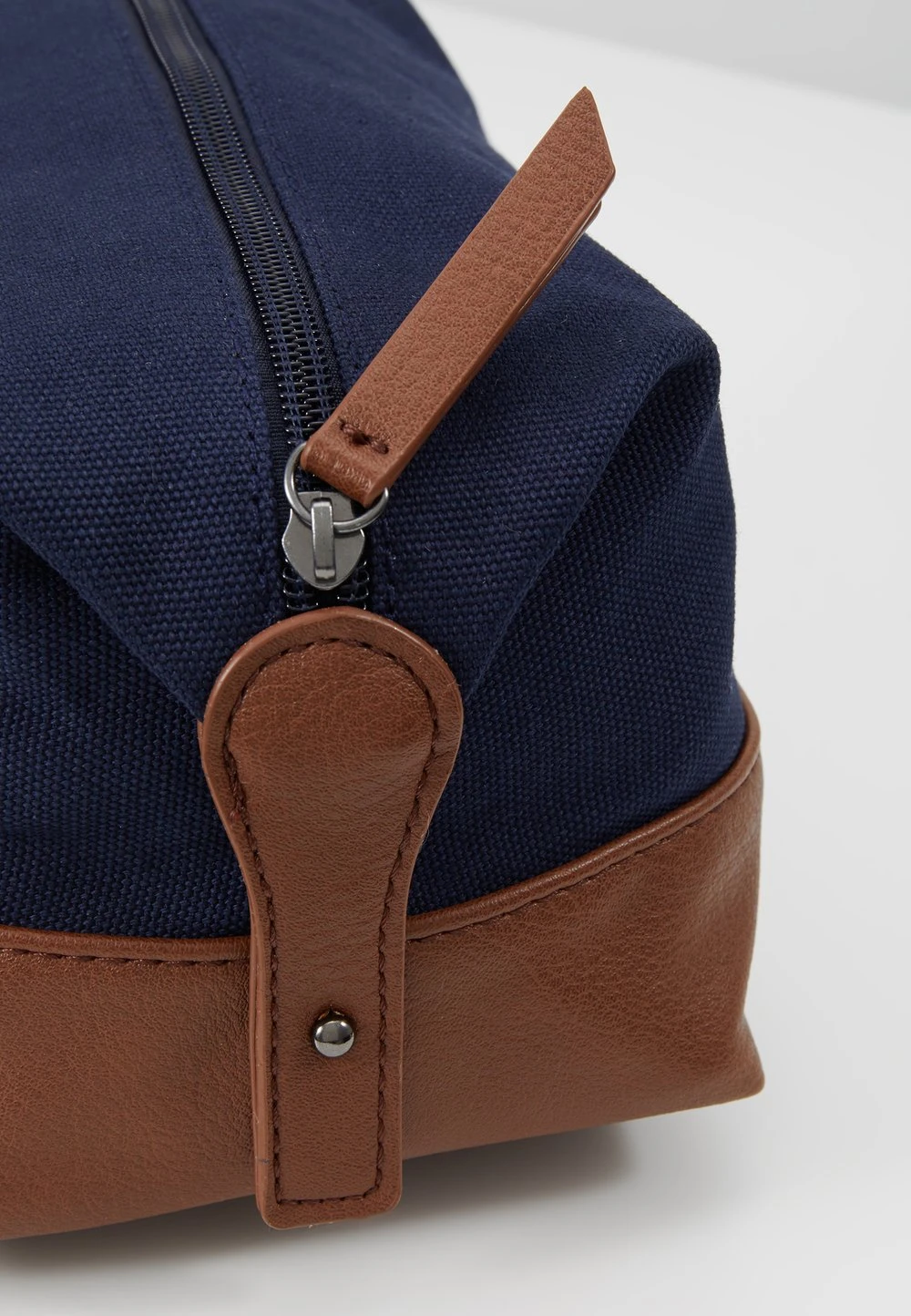 Pier One UNISEX - Trousse de toilette En promotion accessoires, sets et coffrets 9 Pier One UNISEX - Trousse de toilette En promotion accessoires, sets et coffrets – Image 7