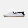 Pier One Espadrilles Soldes chaussures basses rond unisex -VêtementsElite Boutique be96cfbba0e741a9a150fa16c7605508