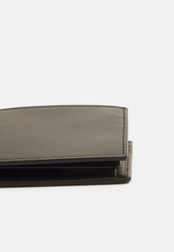 Assurance De l’Authenticité Pier One Portefeuille petite maroquinerie compartiment à monnaie homme 11 Assurance De l’Authenticité Pier One Portefeuille petite maroquinerie compartiment à monnaie homme -VêtementsElite Boutique c4208777e4774ab9934594e35b9c7d74