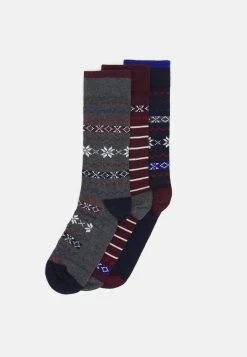 Pier One 3 PACK - Chaussettes Pas Cher sous-vêtements rayures homme -VêtementsElite Boutique c4a3a7fa8a6d4c94963680222eec56e2 1