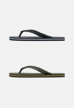 Pier One Prix Ourlé 2 PACK - Tongs sandales et tongs ouvert homme -VêtementsElite Boutique c5780c5202264a35b5a560875ea7ae2d