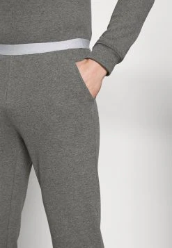 Prix Gelé Pier One LOUNGE HENLEY TROUSERS - Bas de pyjama pyjamas normale homme 11 Prix Gelé Pier One LOUNGE HENLEY TROUSERS - Bas de pyjama pyjamas normale homme -VêtementsElite Boutique c8816ea98241478a937b2a028204ec76