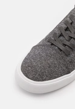 Pier One Prix Incroyables Baskets basses sneakers rond unisex -VêtementsElite Boutique c93191640e5742009c1245860f184f0e