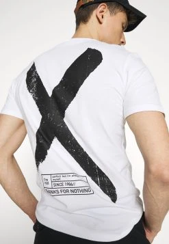 Pier One T-shirt imprimé Prix Équitable t-shirts col rond homme -VêtementsElite Boutique ccdb1bcb5f3d4ed49d6047c872702c57