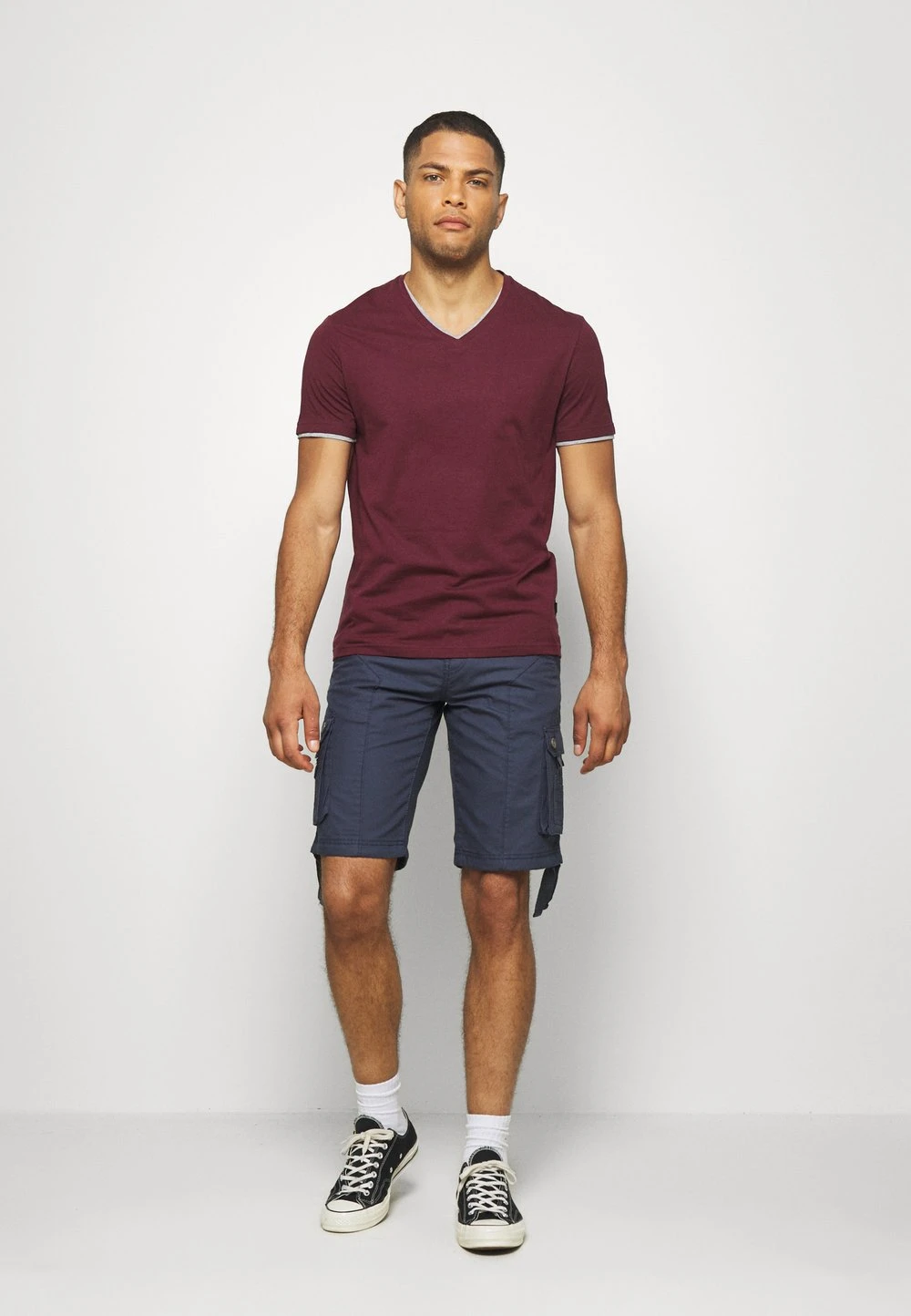 Pier One Prix Allégé T-shirt basique t-shirts & polos col en v homme 4 Pier One Prix Allégé T-shirt basique t-shirts & polos col en v homme – Image 2