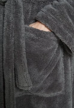 Prix Usine Pier One Peignoir sous-vêtements & chaussettes capuche homme 17 Prix Usine Pier One Peignoir sous-vêtements & chaussettes capuche homme -VêtementsElite Boutique cf93ade5ba354168a1c753cb24d00deb