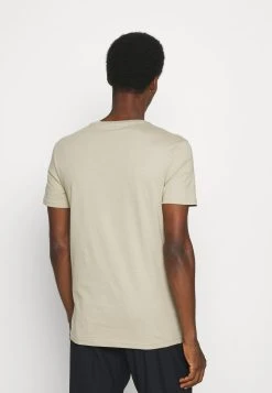 Prix Ourlé Pier One 5 PACK - T-shirt basique t-shirts & polos col rond homme -VêtementsElite Boutique d4309172134f476283eb4fd8b00555ed