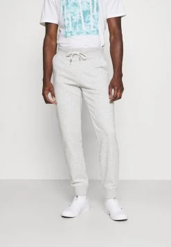 Pier One Meilleur Prix Garanti 3 PACK - Pantalon de survêtement pantalons normale homme 14 Pier One Meilleur Prix Garanti 3 PACK - Pantalon de survêtement pantalons normale homme -VêtementsElite Boutique d679c40ba0d14e65a4301cbba3b7065f