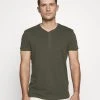 Pier One Prix Gelé T-shirt basique t-shirts col tunisien homme -VêtementsElite Boutique d741b3afd35443099fb7663b42eaee14