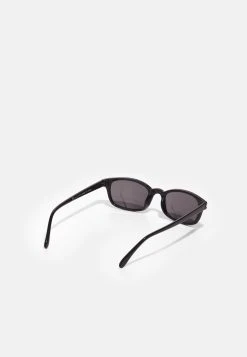 Pier One Qualité Garantie Lunettes de soleil rectangulaire homme -VêtementsElite Boutique d88024c584cc473b83df2c9b4183bf51