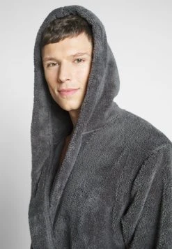 Prix Usine Pier One Peignoir sous-vêtements & chaussettes capuche homme 15 Prix Usine Pier One Peignoir sous-vêtements & chaussettes capuche homme -VêtementsElite Boutique d8bc46bac8fa44929b190c5532f01c02