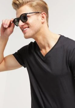 Pier One Prix Compétitif 2 PACK - T-shirt basique t-shirts col en v profond homme 13 Pier One Prix Compétitif 2 PACK - T-shirt basique t-shirts col en v profond homme -VêtementsElite Boutique e073533816284d398e474fb2d3238a21