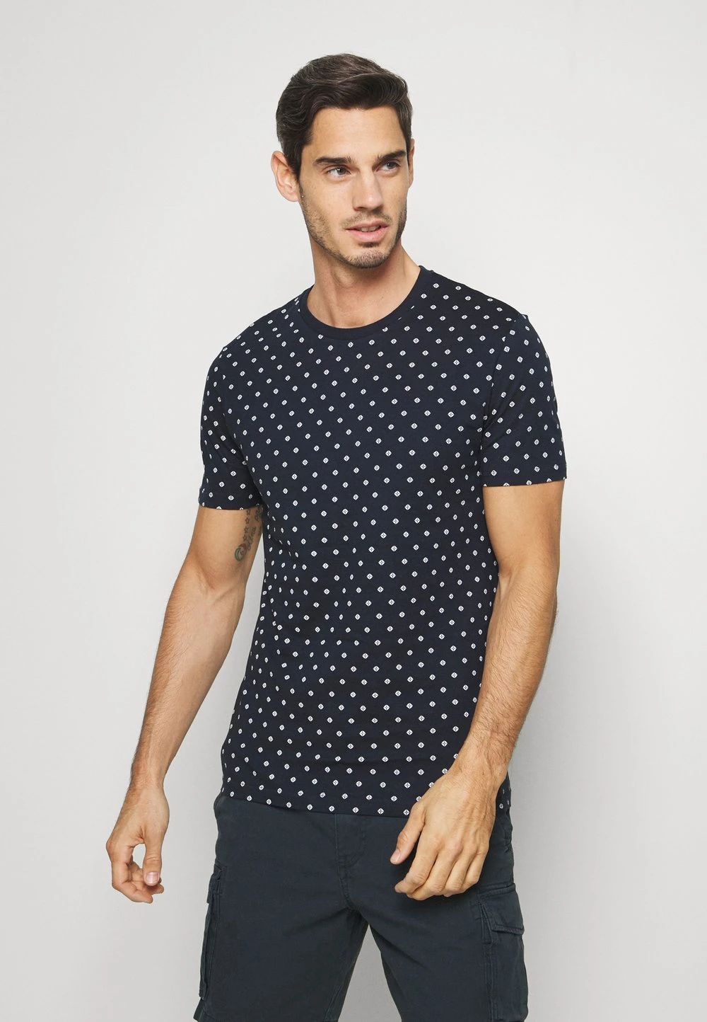 Pier One 3 PACK - T-shirt imprimé Soldes En Ligne t-shirts & polos col rond homme 5 Pier One 3 PACK - T-shirt imprimé Soldes En Ligne t-shirts & polos col rond homme – Image 3