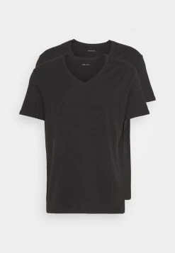 Pier One Prix Bradés 2 PACK - T-shirt basique t-shirts col en v profond homme 17 Pier One Prix Bradés 2 PACK - T-shirt basique t-shirts col en v profond homme -VêtementsElite Boutique e4db97355e174619af3ba8aa07799da2
