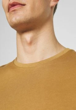 Pier One 5 PACK - T-shirt basique Prix Sacrifiés t-shirts col rond homme -VêtementsElite Boutique e6d788f84bb349b1a0ea875ccf85985b