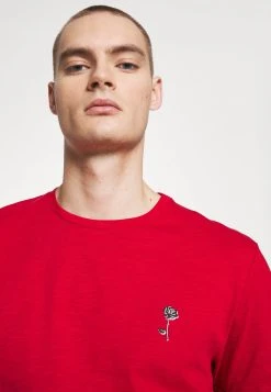 Prix Ourlé Pier One T-shirt imprimé t-shirts col rond unisex -VêtementsElite Boutique edba2802f6164a569954ff6c1f6270df