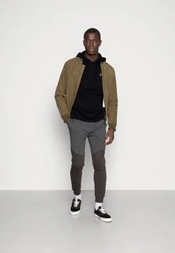 Pier One Sweat à capuche Discount En Ligne sweats & hoodies homme -VêtementsElite Boutique efce3d940b954a1783bc39f1240a1099