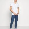 50% Off De Vente Pier One 5 PACK - T-shirt basique t-shirts & polos col en v homme