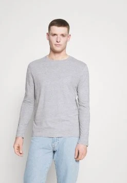 Pier One 5 PACK - T-shirt à manches longues Prix Exclusifs t-shirts col rond homme -VêtementsElite Boutique f1774a4a7a3f444e865f7b6e75b4c3ba