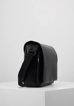 Pier One Meilleur Prix Garanti Sac bandoulière sacs compartiment pour pc portable homme -VêtementsElite Boutique f3a97f8095334be799fee0f3f2c1e5e0