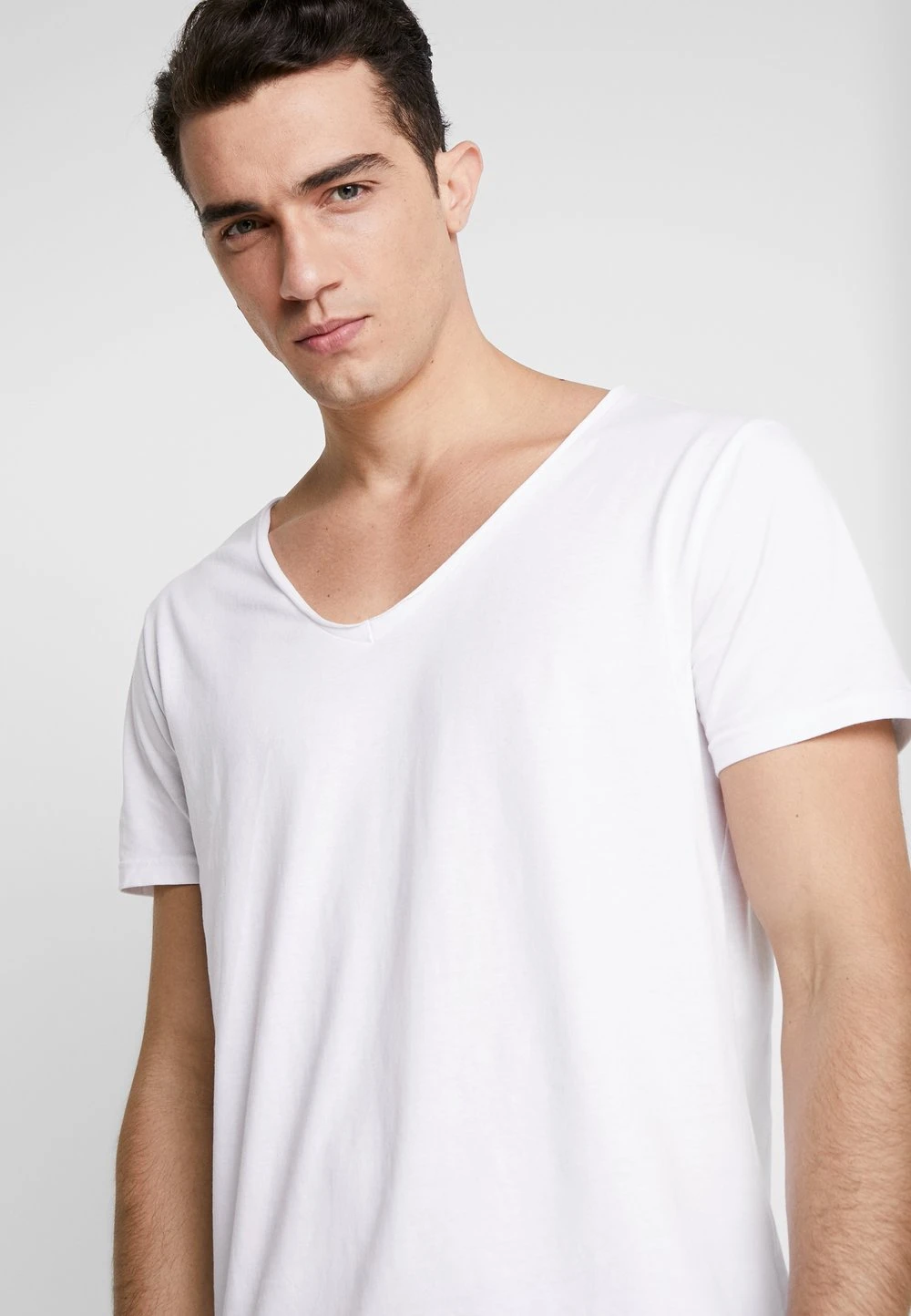 Qualité Garantie Pier One T-shirt basique t-shirts col en v profond homme 7 Qualité Garantie Pier One T-shirt basique t-shirts col en v profond homme – Image 5