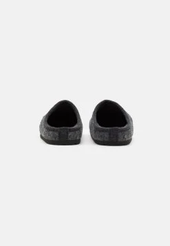 Pier One UNISEX - Chaussons Soldes rond homme -VêtementsElite Boutique ff82422ba7554556b42a0954e09f3430